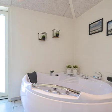 5 Bedroom Gorgeous In *