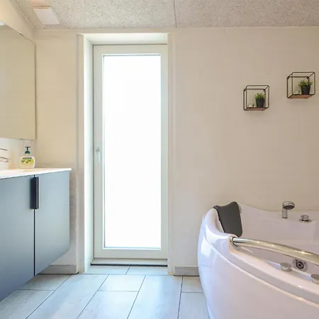 5 Bedroom Gorgeous In