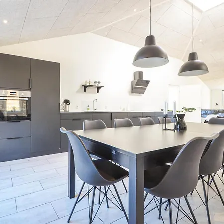 5 Bedroom Gorgeous In